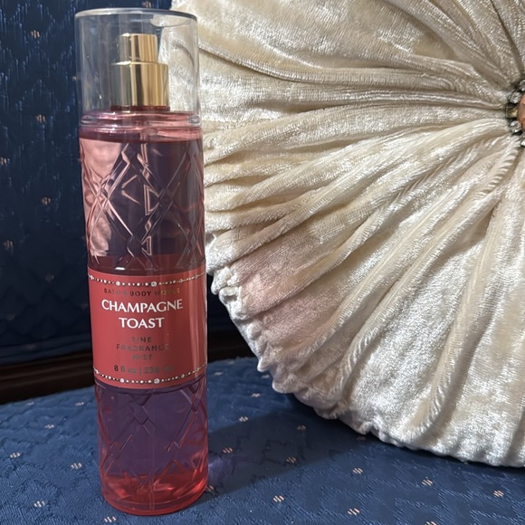 BATH & BODY WORKS SET. . . CHAMPAGNE TOAST SCENT - Picture 3 of 6